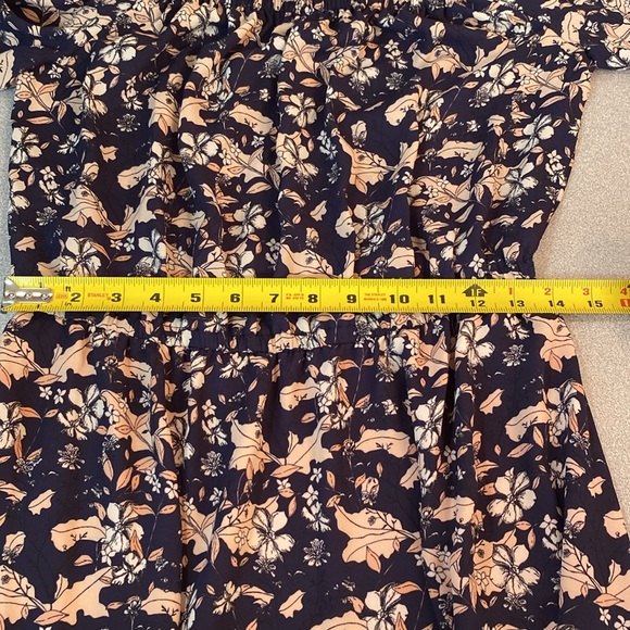 CeCe - Off the shoulder sheath dress. Size 8 - Picture 6 of 7